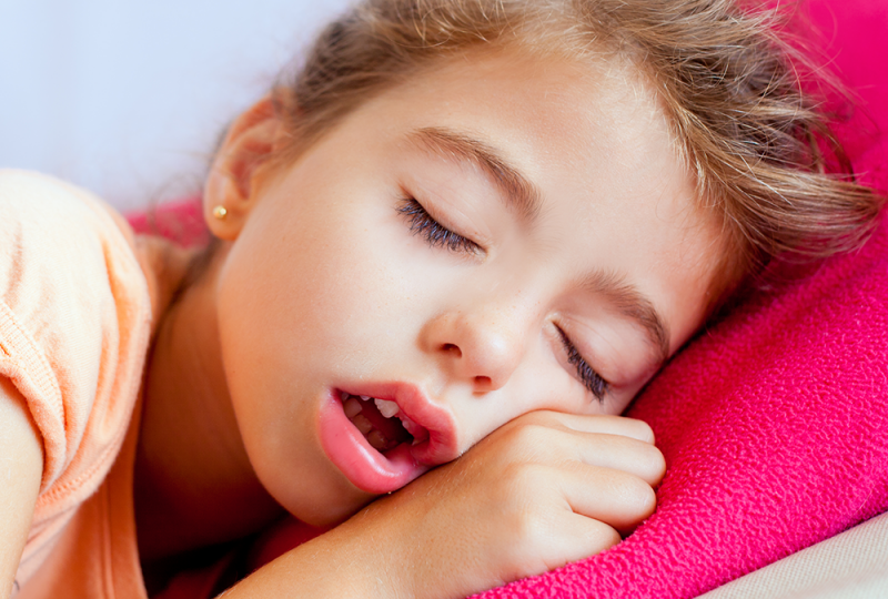 kid sleeps with Pediatric sleep apnea